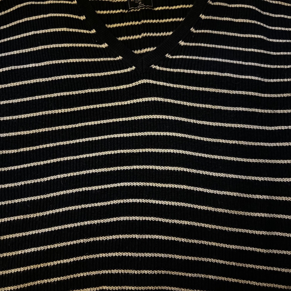 Sweater - Picture 4 of 5